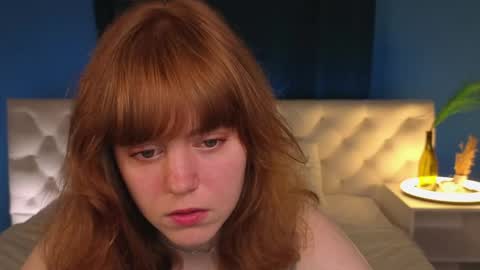 reneefoxy_ online show from June 6, 1:21 am