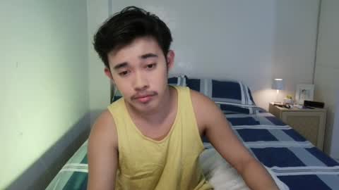 Snapshot of renzamora chatting on April 8, 9:59 pm rnezamora online show from April 8, 9:59 pm