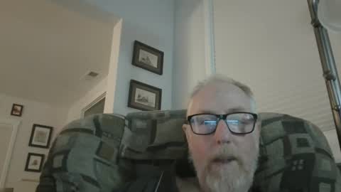 Snapshot of retired_male chatting on January 1, 3:23 am dady online show from January 1, 3:23 am
