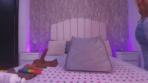 Snapshot of reven_lilith chatting on May 1, 3:33 am REVEN online show from May 1, 3:33 am