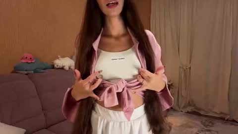 Snapshot of revi_art chatting on October 12, 5:34 pm Revi online show from October 12, 5:34 pm