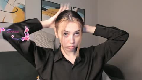 Elin online show from December 8, 1:24 am