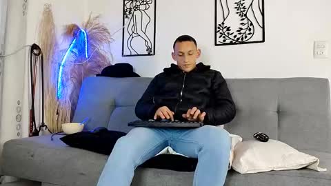 reymasterhot online show from March 18, 10:57 pm