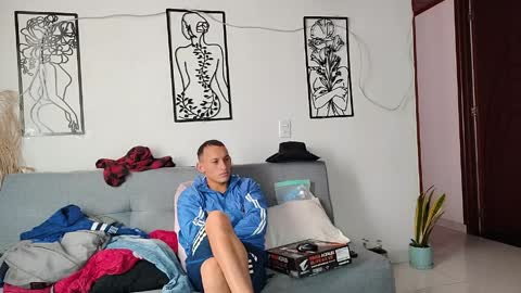 reymasterhot online show from April 2, 3:20 pm