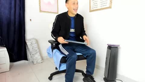 reymasterhot online show from April 5, 2:25 pm