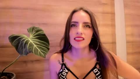 reyasimos online show from July 16, 8:04 pm