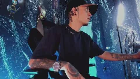 Snapshot of reybigxxx chatting on September 19, 2:57 am Rey online show from September 19, 2:57 am