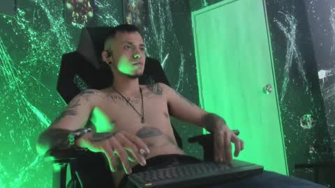 Snapshot of reybigxxx chatting on October 4, 4:10 am Rey online show from October 4, 4:10 am