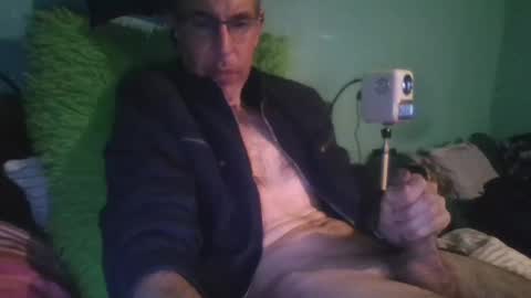 Snapshot of reyes_albert2006 chatting on April 12, 8:52 am reyes_albert2006 online show from April 12, 8:52 am