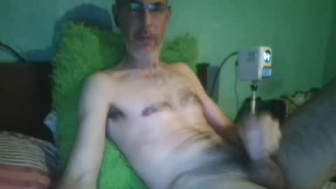 Snapshot of reyes_albert2006 chatting on May 2, 2:11 pm reyes_albert2006 online show from May 2, 2:11 pm