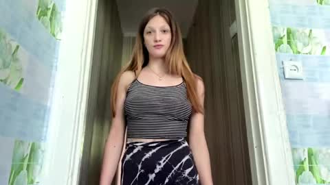 Snapshot of reynasugahara chatting on May 22, 11:05 am May online show from May 22, 11:05 am