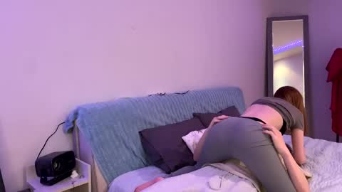 Snapshot of reynasweet_ chatting on April 8, 10:10 pm Lola online show from April 8, 10:10 pm