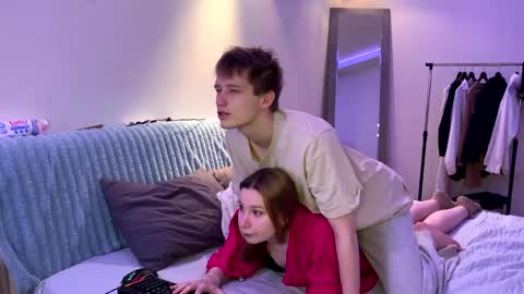 Snapshot of reynasweet_ chatting on April 9, 10:04 pm Lola online show from April 9, 10:04 pm