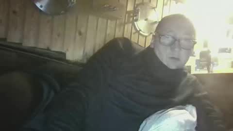 Snapshot of rezznova chatting on April 2, 6:05 pm Joe online show from April 2, 6:05 pm