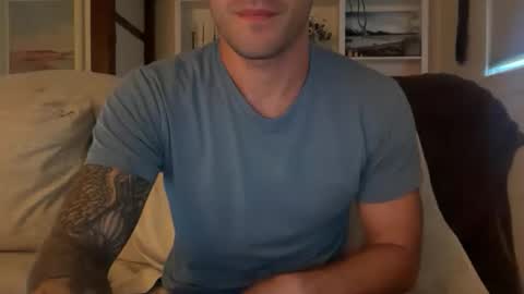 Snapshot of rguy114 chatting on April 3, 6:06 pm Ryan online show from April 3, 6:06 pm