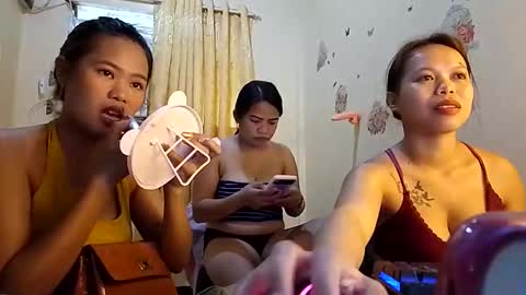 Snapshot of rhea_ann chatting on February 2, 4:22 am Rhea Ann online show from February 2, 4:22 am