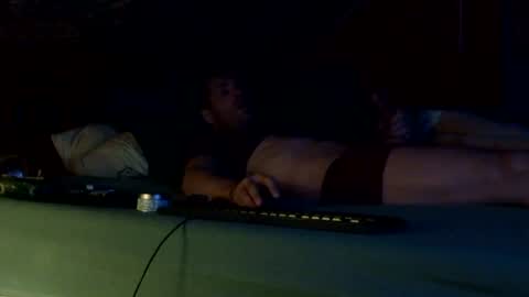 Snapshot of rhumgom40 chatting on December 8, 3:43 am rhumgom40 online show from December 8, 3:43 am