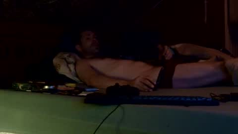 Snapshot of rhumgom40 chatting on December 10, 1:32 am rhumgom40 online show from December 10, 1:32 am