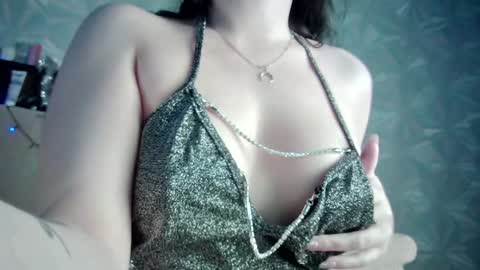 Snapshot of ria_32 chatting on December 28, 2:33 am ria_32 online show from December 28, 2:33 am