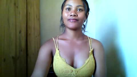 Snapshot of riaantsoa chatting on October 4, 10:24 am riaantsoa online show from October 4, 10:24 am
