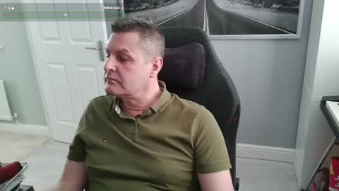Snapshot of rich_uk56 chatting on April 3, 5:00 pm UK Straight Guy online show from April 3, 5:00 pm