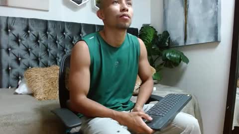 richar_voller online show from September 19, 11:11 am