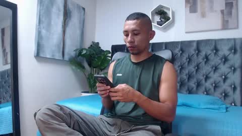 richar_voller online show from April 8, 11:32 am