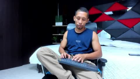 richar_voller online show from May 7, 11:37 am
