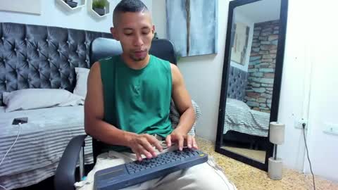 richar_voller online show from May 13, 11:29 am