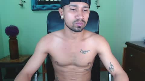 Snapshot of richardwithe_ chatting on April 2, 12:14 pm Richard online show from April 2, 12:14 pm