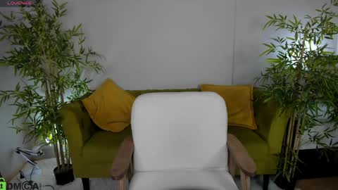 Layla online show from April 30, 9:37 am