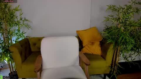 Layla online show from May 11, 2:45 pm