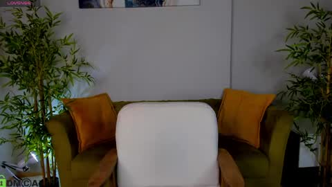 Layla online show from May 16, 10:36 am