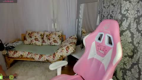 Snapshot of riddle_layla chatting on July 2, 9:15 am Layla online show from July 2, 9:15 am