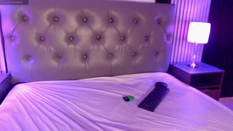 RIHONNA online show from November 22, 3:33 pm