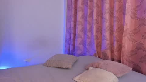 Snapshot of riley_bensongh chatting on April 14, 9:54 pm Riley online show from April 14, 9:54 pm