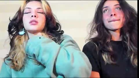 Snapshot of riley_colors chatting on December 14, 5:24 am Riley online show from December 14, 5:24 am