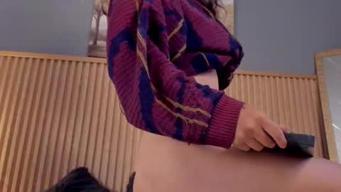 Snapshot of riley_colors chatting on March 23, 8:35 pm Riley online show from March 23, 8:35 pm