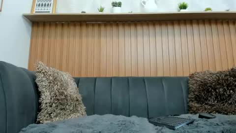 Snapshot of riley_reid_milf chatting on June 26, 1:59 pm Oriana online show from June 26, 1:59 pm