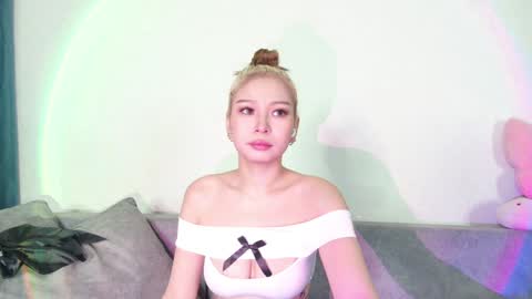 Snapshot of rileymee chatting on January 2, 3:15 am rileymee online show from January 2, 3:15 am