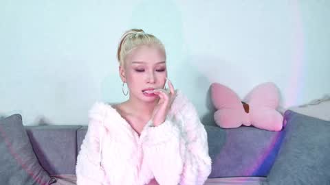 Snapshot of rileymee chatting on January 6, 3:20 am rileymee online show from January 6, 3:20 am