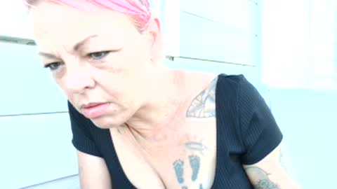 Snapshot of rileyraerhoads chatting on September 23, 4:43 pm rileyraerhoads online show from September 23, 4:43 pm