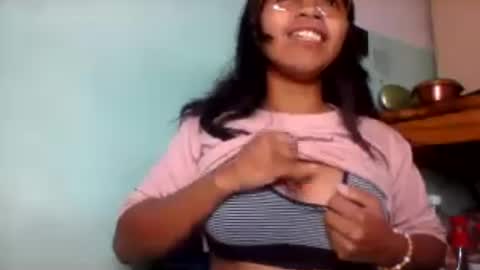 Snapshot of rinah856024 chatting on July 8, 8:41 am rinah856024 online show from July 8, 8:41 am
