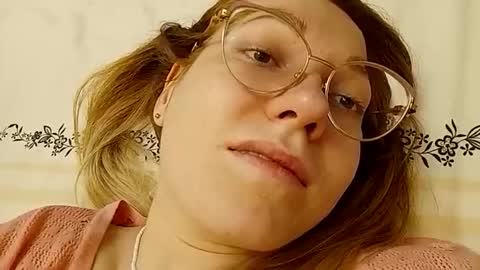 Snapshot of rinettawilss chatting on December 12, 12:59 am RinettaWilss online show from December 12, 12:59 am