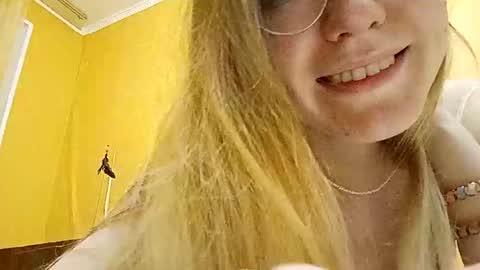 Snapshot of rinettawilss chatting on January 5, 1:03 am RinettaWilss online show from January 5, 1:03 am