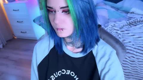   DianaBrite            fansl y online show from September 30, 12:21 pm