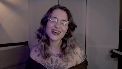 Snapshot of risha_laass chatting on December 5, 7:17 pm risha_laass online show from December 5, 7:17 pm