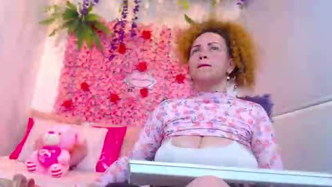 Snapshot of risitos_de_oro_ chatting on October 17, 5:59 pm Risitos De Oro online show from October 17, 5:59 pm