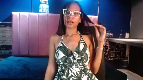 Snapshot of risy_rose chatting on February 6, 8:23 pm risy_rose online show from February 6, 8:23 pm
