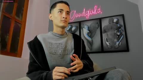 Ritchie Alameda online show from October 12, 3:05 am